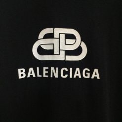 BALENCIAGA MEN'S BB PIXEL MEDIUM FIT T-SHIRT IN BLACK - BAS012